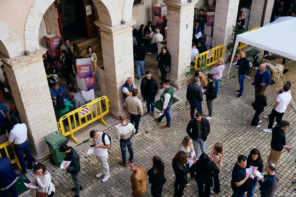 Il cortile di Palazzo Caetani a Cisterna durante un’edizione di Job Hub Festival